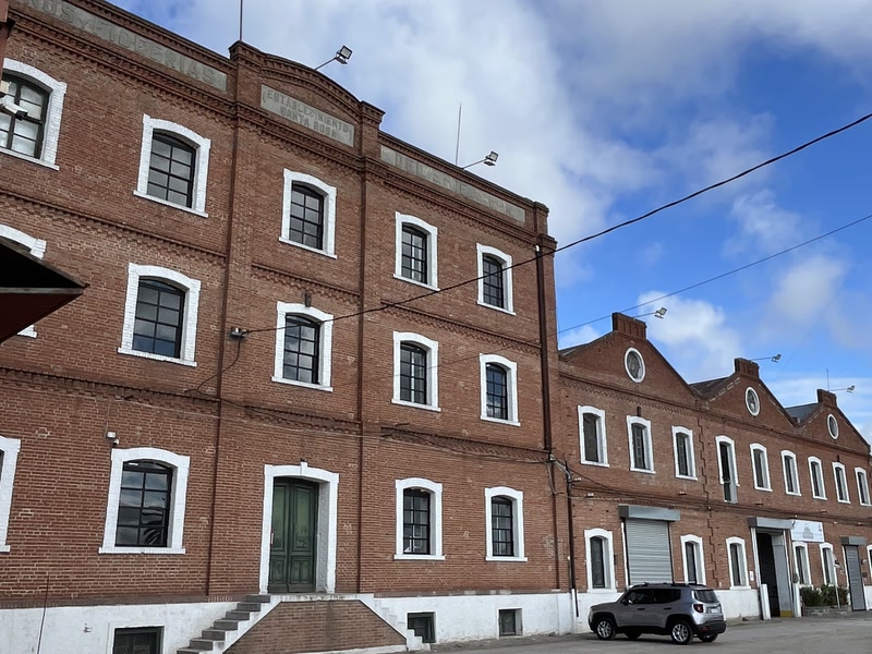 Edificio del Molino Santa Rosa en Canelones, punto de retiro del pellet de alfalfa